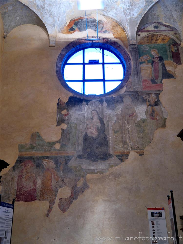 Milano - Affreschi tardo medioevali nella Basilica di San Simpliciano